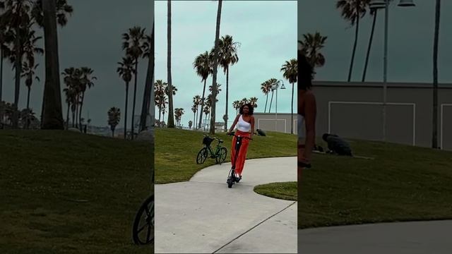 Ultra Fast Scooter 50mph #travel #tour#camping #cheap #Wheel #bike#motorcycle#racing #sports_news смотреть онлайн