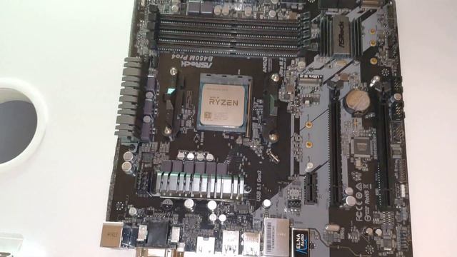 AsRock B450M для Ryzen 5 — распаковка и отзыв смотреть онлайн