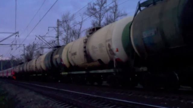 ВЛ10-555 с грузовым + электропоезд ЭД4м-0013 смотреть онлайн