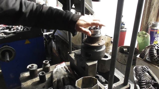 Замена подшипника задней ступицы Калина, Гранта смотреть онлайн