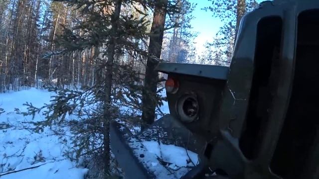 ВОЕННЫЕ МАШИНЫ ВОЗЯТ МЕТАЛЛОЛОМ ПО БОЛОТУ. смотреть онлайн