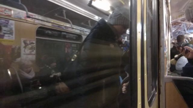 81-714 #7669 в составе поезда 8573-8572, перегон ст.Героев Труда-ст.Исторический Музей, Харьков. смотреть онлайн