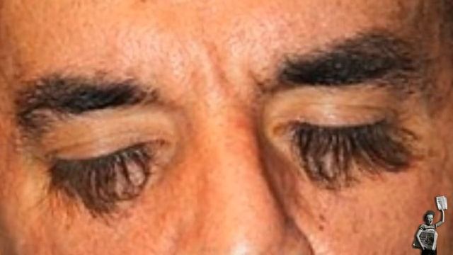 This man might have the longest eyelashes you’ve ever seen смотреть онлайн