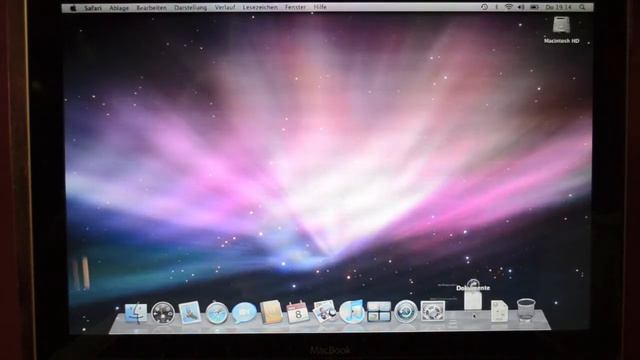 MacBook late 2008 - First Boot [German] смотреть онлайн