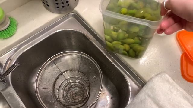 Соление свежих оливок в домашних условиях/ Salting fresh olives at home смотреть онлайн