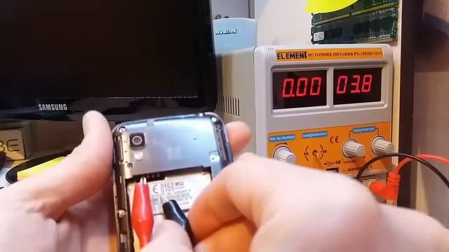 Телефон не ВКЛЮЧАЕТСЯ - на примере LG - e445... смотреть онлайн