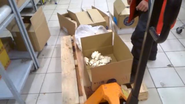 Директор известного магазина, между четверочкой и шестерочкой🤣Выкину сейчас отсюдова🤦♂️ смотреть онлайн