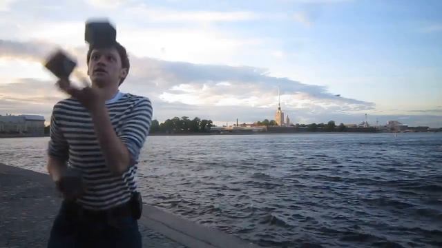 жонглирование булыжниками под песнь электроника на берегу невы смотреть онлайн