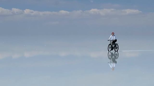 ウユニ塩湖　塩湖サイクリング1 смотреть онлайн