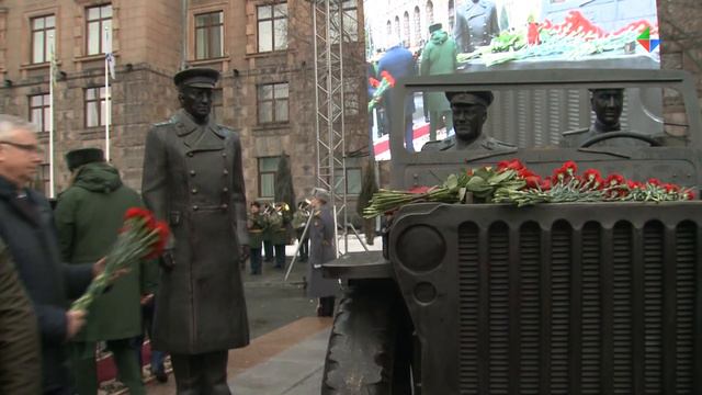 Открылась скульптурная композиция, посвященная годовщине со дня рождения Георгия Жукова смотреть онлайн