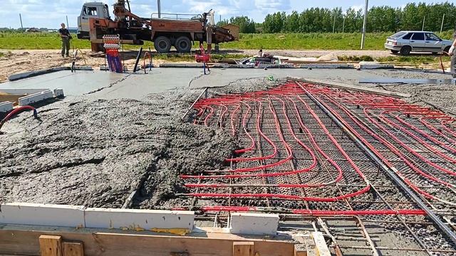 Монтаж плитного фундамента с ростверками вниз, тёплыми полами и коммуникациями в ЖК Назарово смотреть онлайн