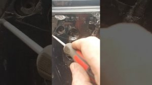 Демонтаж замка водійської дверки Geely MK