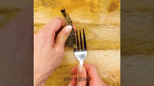 УМНЫЕ способы нарезки и чистки продуктов. ЛАЙФХАКИ ДЛЯ КУХНИ смотреть онлайн