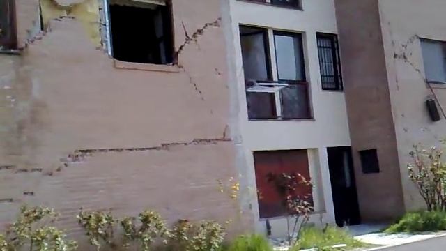Via Dante Alighieri 33- L'Aquila casa mia dopo il terremoto смотреть онлайн