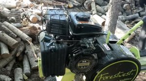 Дровокол бензиновый в работе