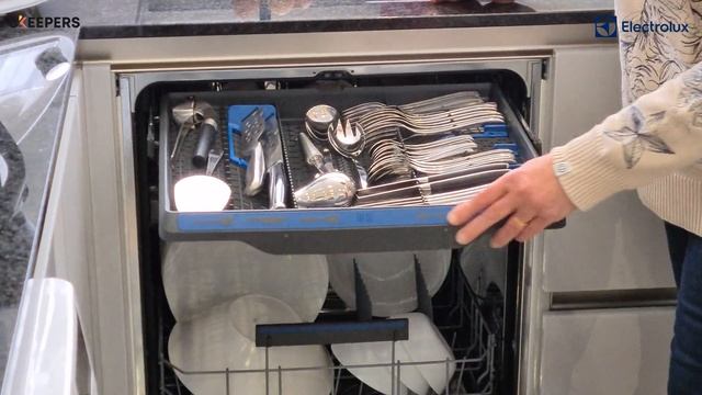 Lave-vaisselle pose-libre SatelliteClean® : l'avis de Dominique– Electrolux смотреть онлайн