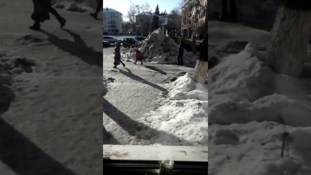 Борьба со снегом в Усть-каменогорске!!! смотреть онлайн