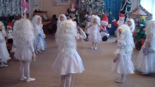 Танец "Снежинок" Д/с "Рябинка" г.Горняк смотреть онлайн