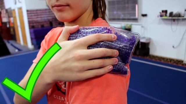 10 Things Cheerleaders are doing WRONG! | Cheerleader Life Hacks! смотреть онлайн