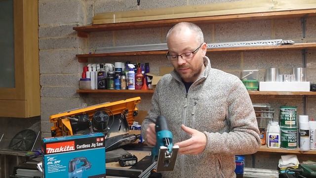 Makita Cordless Jig Saw DJV184Z | Tool Tour & Basic Functions смотреть онлайн