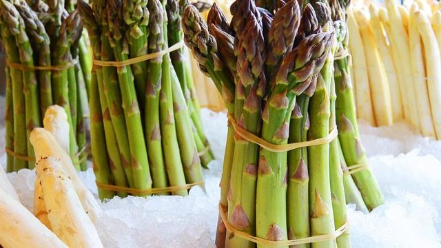 Спаржа. Что это? Как растёт, какие части съедобны, где и когда покупать, что готовить. смотреть онлайн