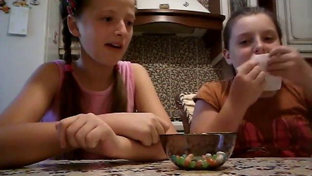 ПРОБУЕМ КОНФЕТЫ BEAN BOOZLED смотреть онлайн