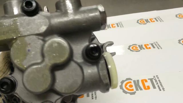 XJBN-00520 Насос пилотный шестеренчатый GEAR PUMP ASSY смотреть онлайн