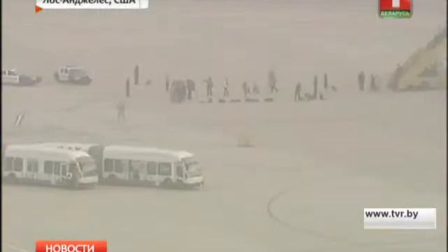 ФБР ищет бомбу в самолете авиакомпании Эва Эйр в аэропорту Лос Анджелеса смотреть онлайн