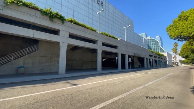 Los Angeles Convention Center in Downtown Los Angeles (Pico Boulevard) [4K] смотреть онлайн