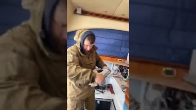 Подключаю двигатель CAT c 12 MARINE POWER смотреть онлайн