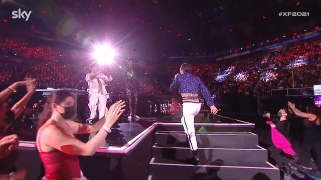 I MÅNESKIN cantano MAMMAMIA, I WANNA BE YOUR SLAVE e ZITTI E BUONI | X Factor 2021 смотреть онлайн