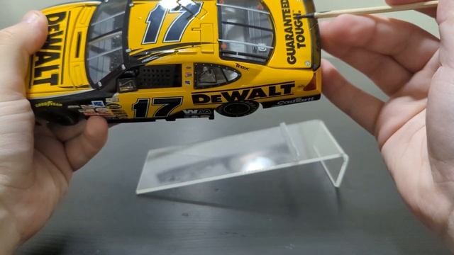 Matt Kenseth 2005 Dewalt Ford Taurus 1/24 Diecast Review смотреть онлайн