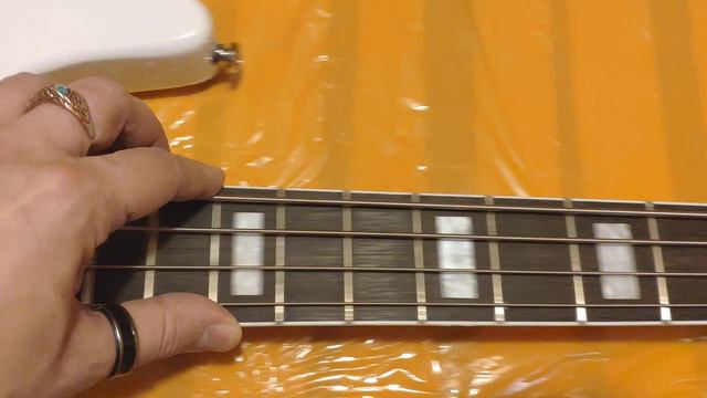 Обзор сборки китайской реплики Fender JazzBass 4 струны белый смотреть онлайн