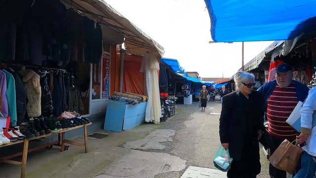 Walking through the food and clothing market in Poti, Georgia смотреть онлайн
