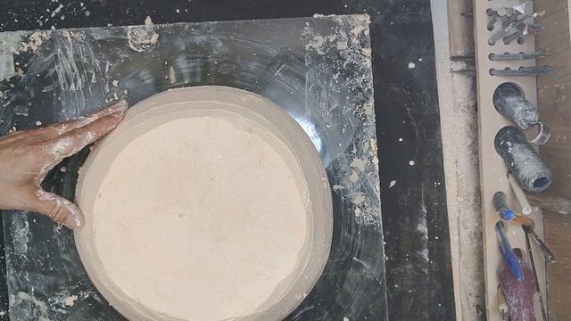 Форма для керамики. 3 часть: Гипсовая форма для шликерного литья. Различия марок гипса Г-6 и Г-16. смотреть онлайн