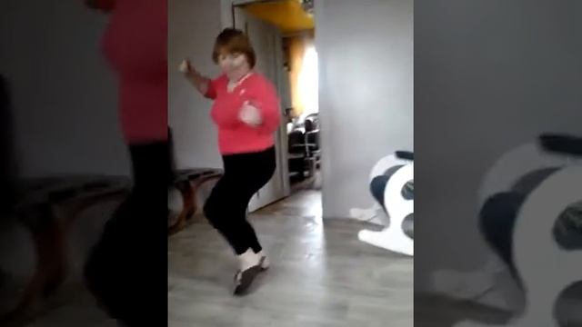Бабушка танцует 2019.mp4 смотреть онлайн