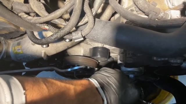 Sprinter Mercedes. Belt Tensioner and Vacuum Pump. смотреть онлайн