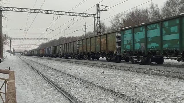 Электровозы 2ЭС6-809 "Синара" и 2ЭС6-932 "Синара" с грузовым поездом смотреть онлайн