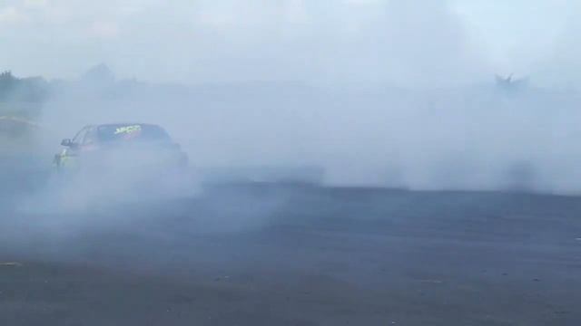 Toyota Soarer 2JZ & BMW E36 1JZ drift demo run смотреть онлайн