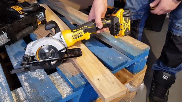 DeWalt XR 18V DCS571 Pilarka
