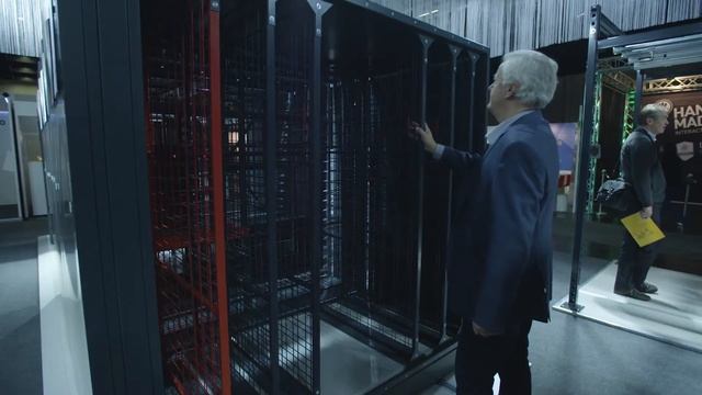 Infiniti Concept auf der EXPONATEC in Köln смотреть онлайн