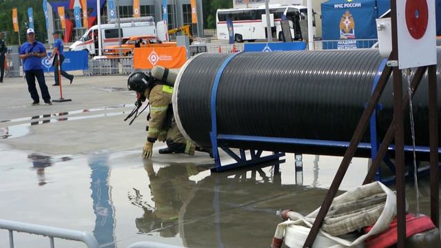 Прохождение полосы препятствий на соревнованиях по профессиональному мастерству «Пожарный Олимп» смотреть онлайн