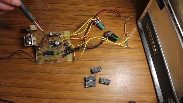 ФМ радиоприемник на TEA 5710 своими руками. FM Radio hand made. простой фм приемник своими руками смотреть онлайн