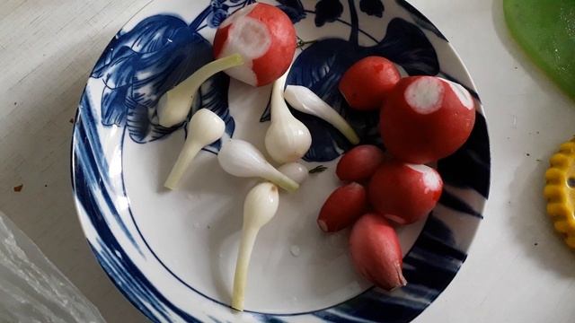 Окрошка с копченой курицей! смотреть онлайн
