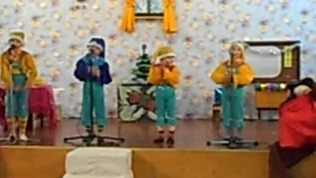 Бердянск утренник в клубе "Современник". Песенка "Гномики". смотреть онлайн