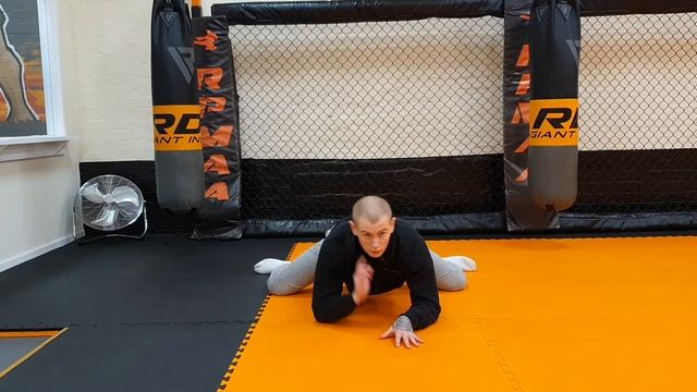 PNF Frog Stretch смотреть онлайн