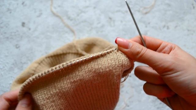 Как аккуратно убавить петли по краю полотна - для подрезов, для горловины, для оката рукава смотреть онлайн