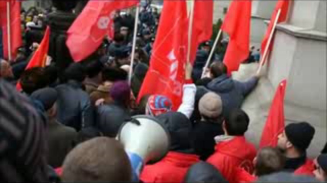 Ростов-на-Дону: ОМОН получил команду на штурм митинга оппози смотреть онлайн