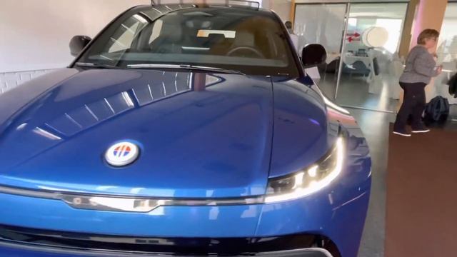 Fisker Ocean Electric SUV in Blue Planet, Black Abyss Plus interior, and “22” AirGlider Wheels смотреть онлайн