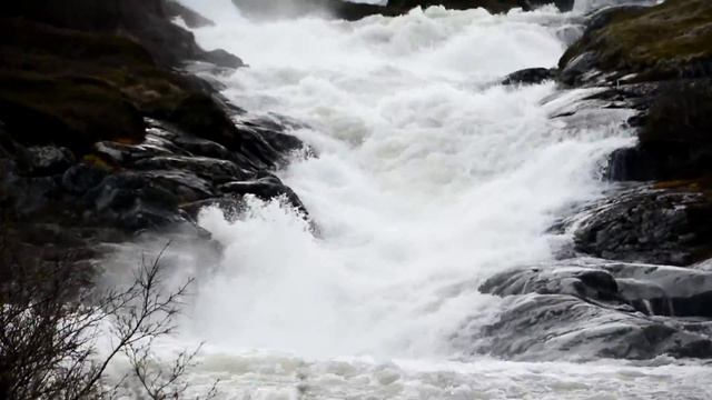 Кольский полуостров, водопад на реке Типановка весной смотреть онлайн